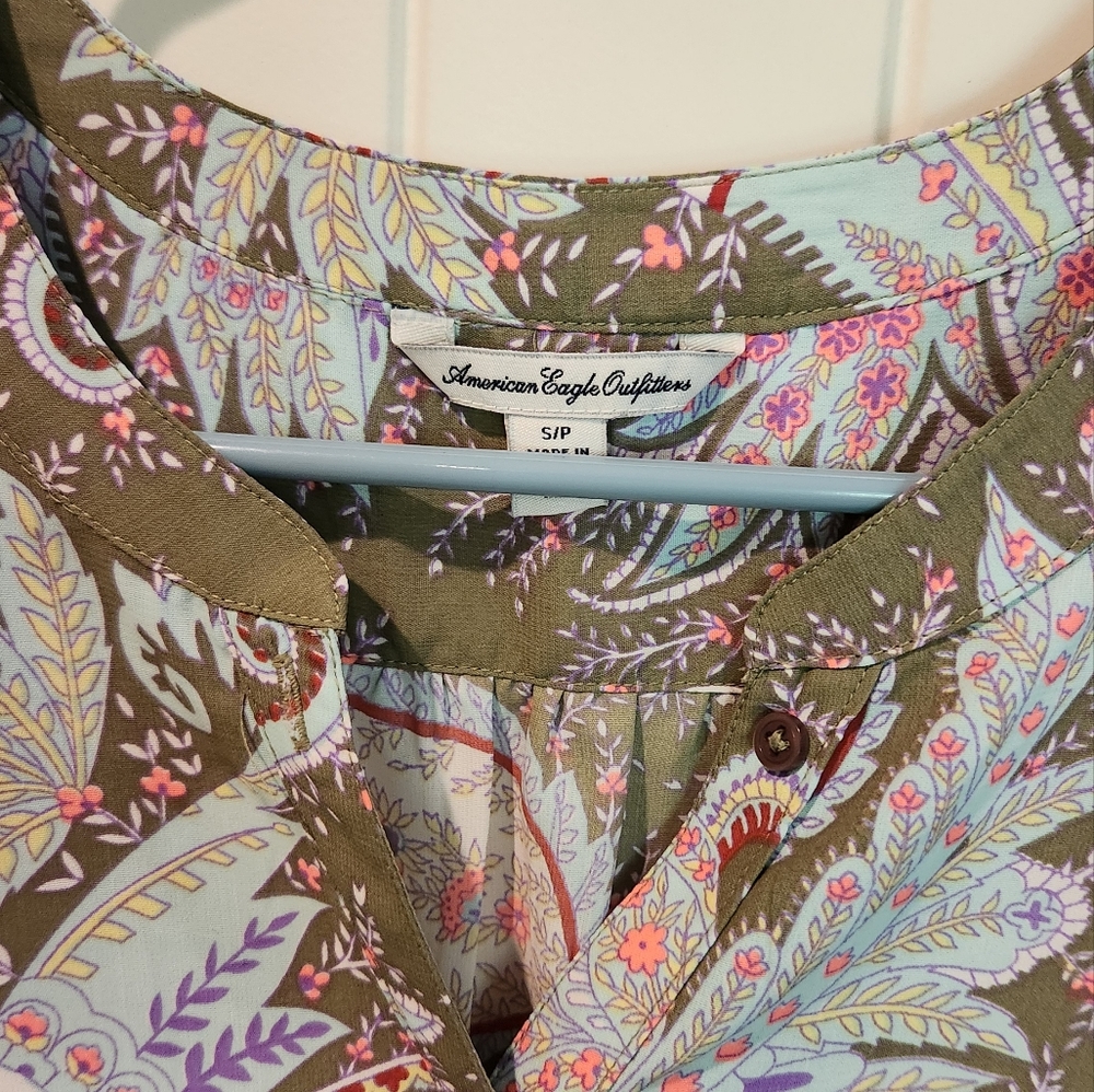 American Eagle tank /small /multi color - Picture 2 of 5